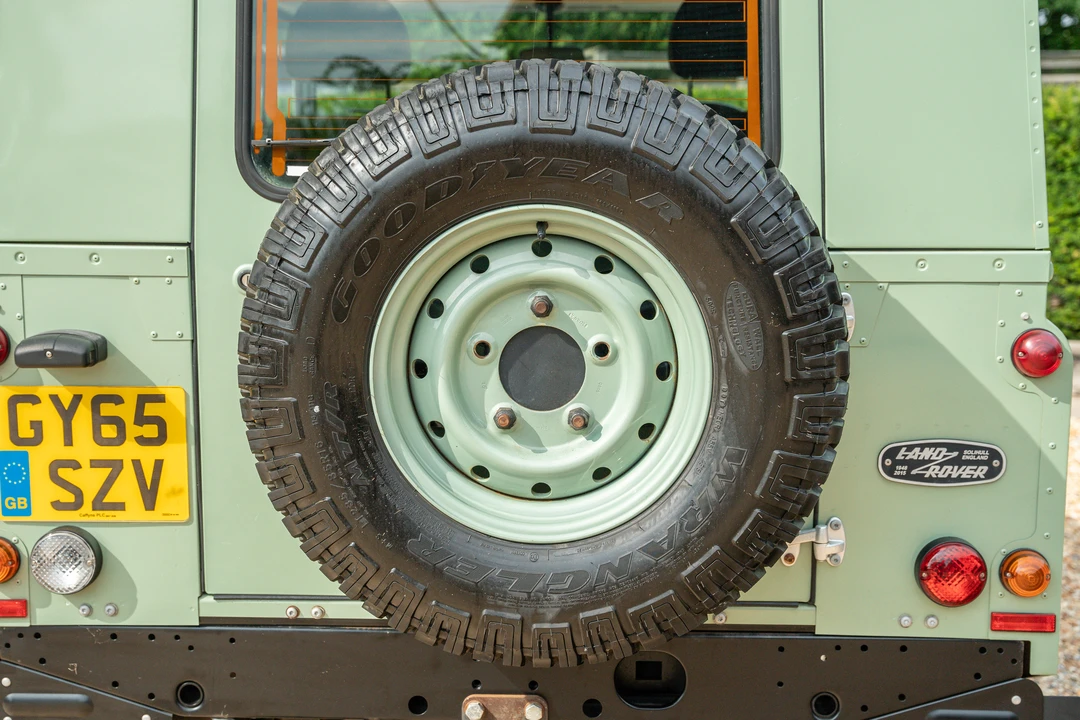 2015 Land Rover Defender 90 - Image 24 of 31