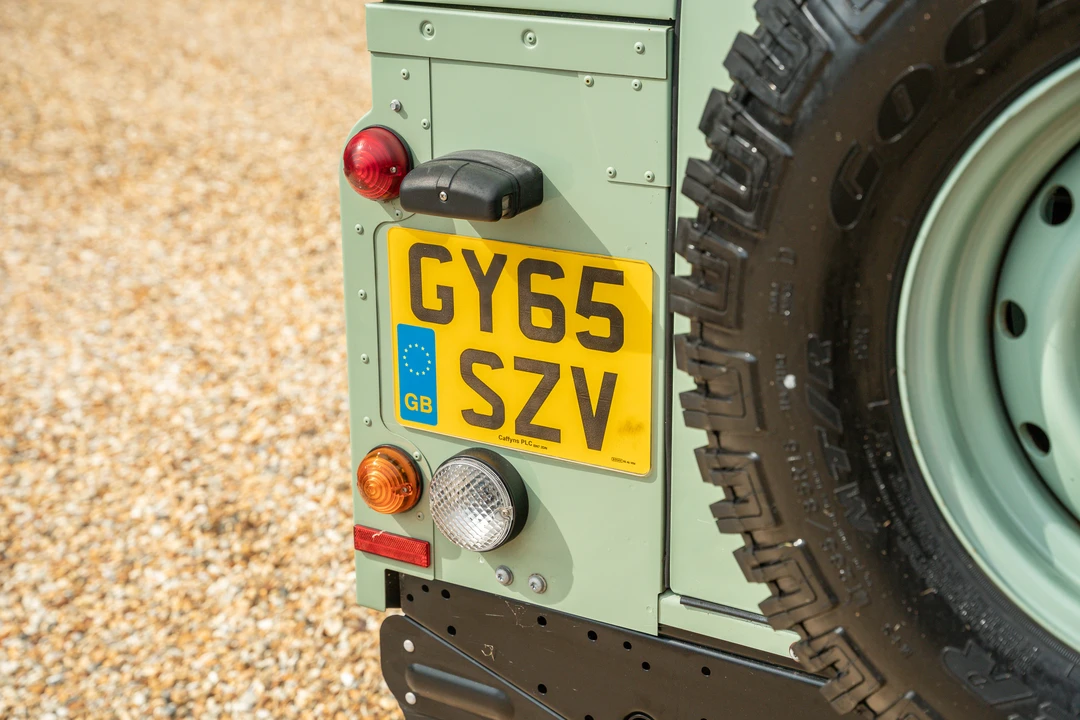 2015 Land Rover Defender 90 - Image 25 of 31