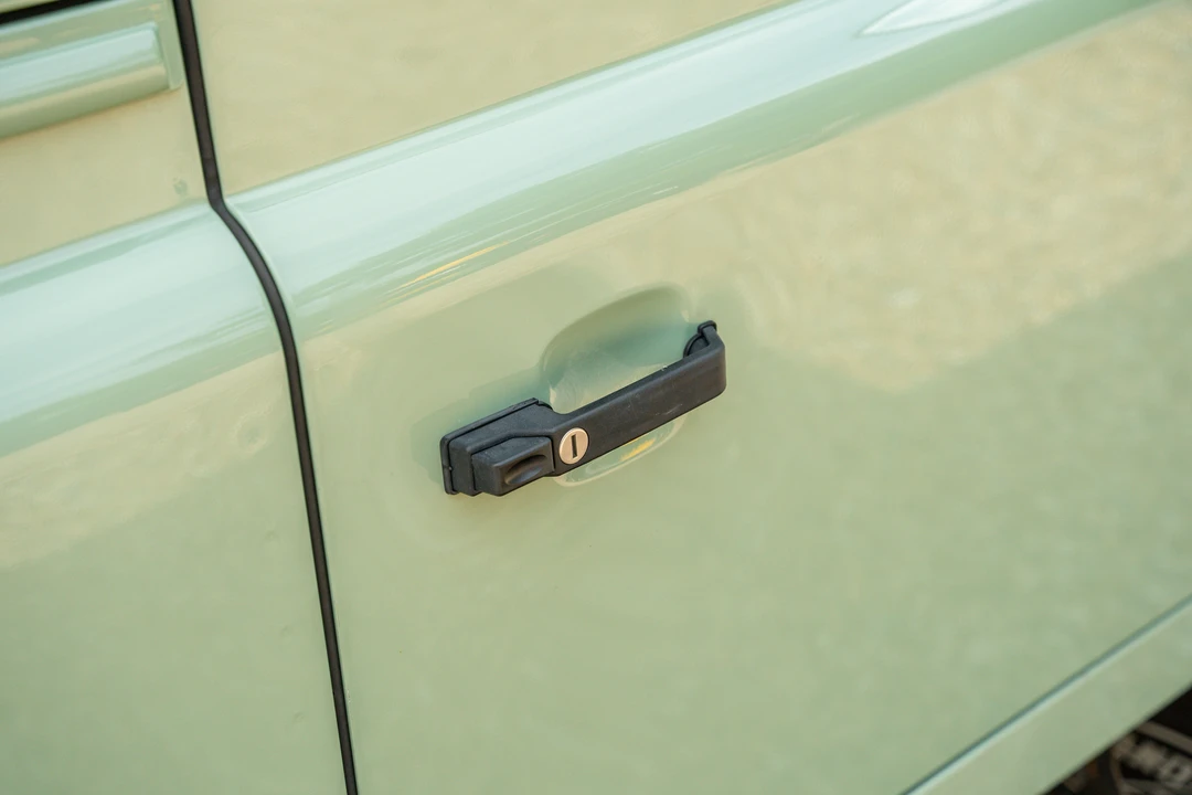 2015 Land Rover Defender 90 - Image 28 of 31