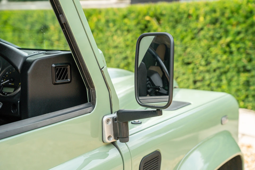 2015 Land Rover Defender 90 - Image 29 of 31