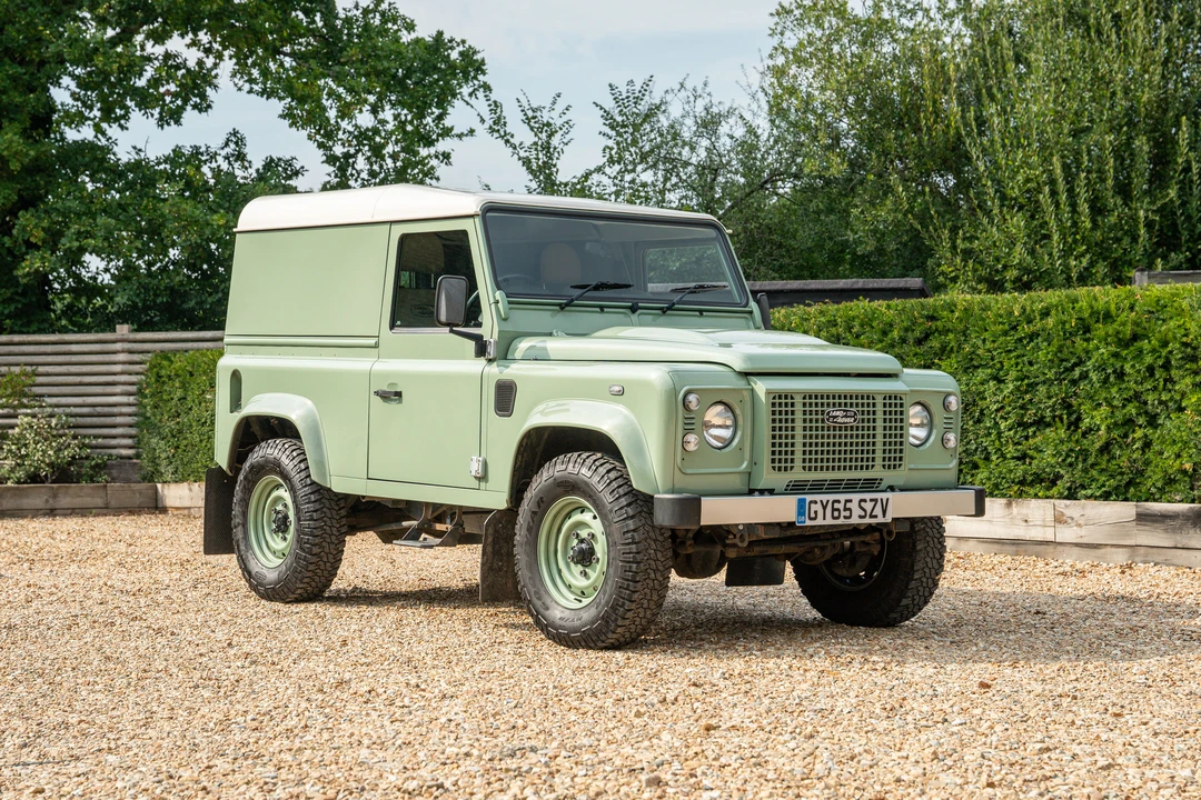 2015 Land Rover Defender 90 - Image 9 of 31