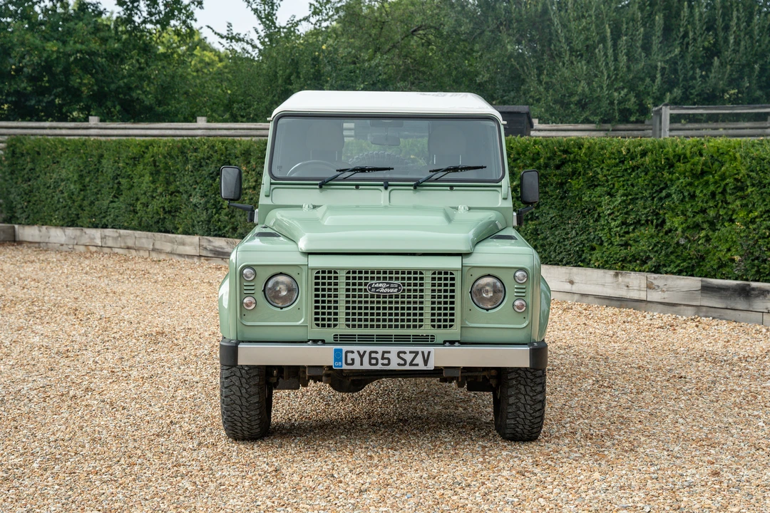 2015 Land Rover Defender 90 - Image 10 of 31