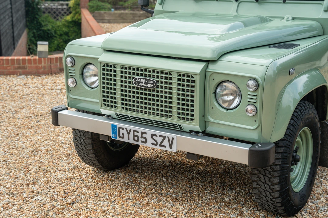 2015 Land Rover Defender 90 - Image 15 of 31