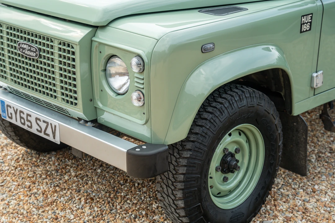 2015 Land Rover Defender 90 - Image 16 of 31