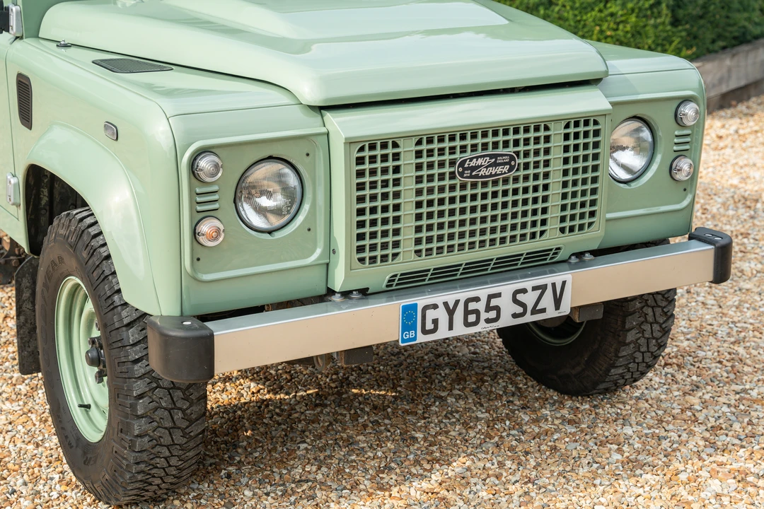 2015 Land Rover Defender 90 - Image 19 of 31
