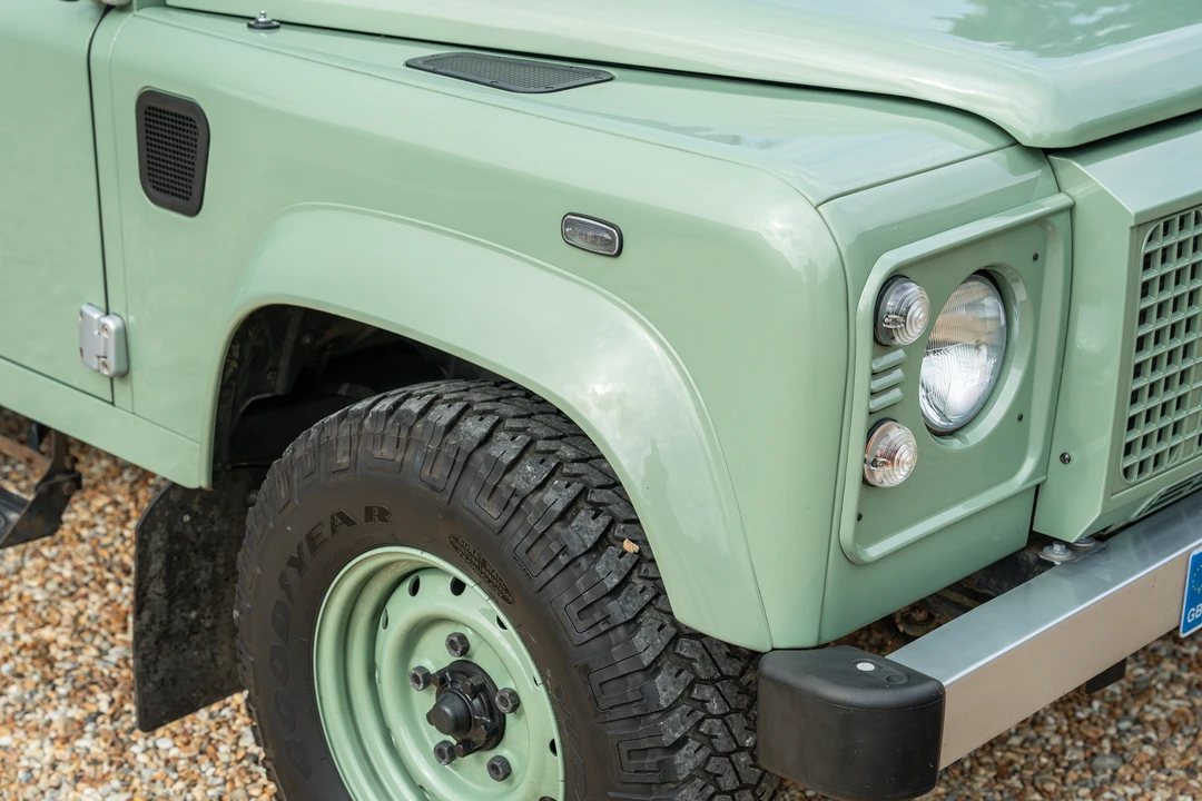 2015 Land Rover Defender 90 - Image 20 of 31