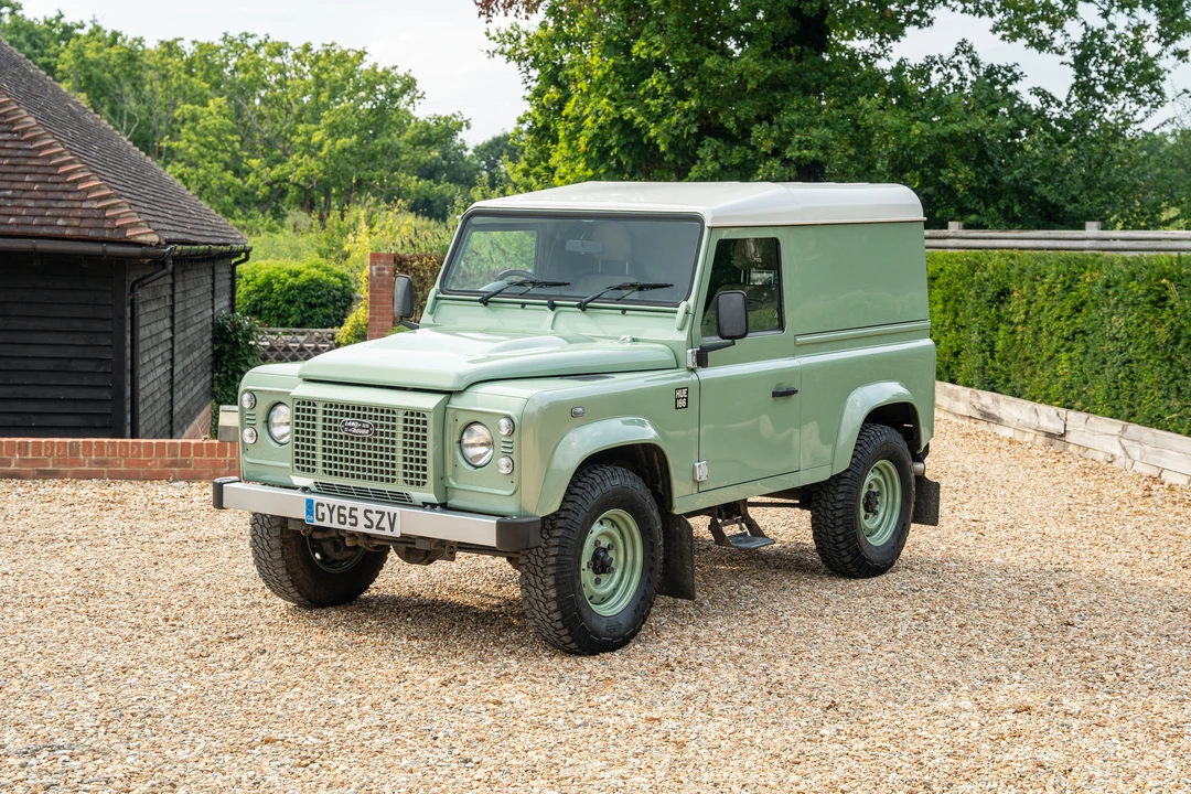 2015 Land Rover Defender 90 - Image 4 of 31