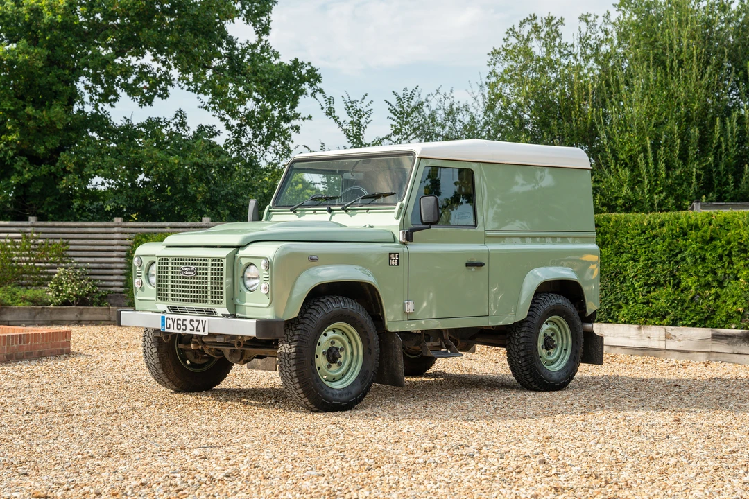 2015 Land Rover Defender 90 - Image 14 of 31