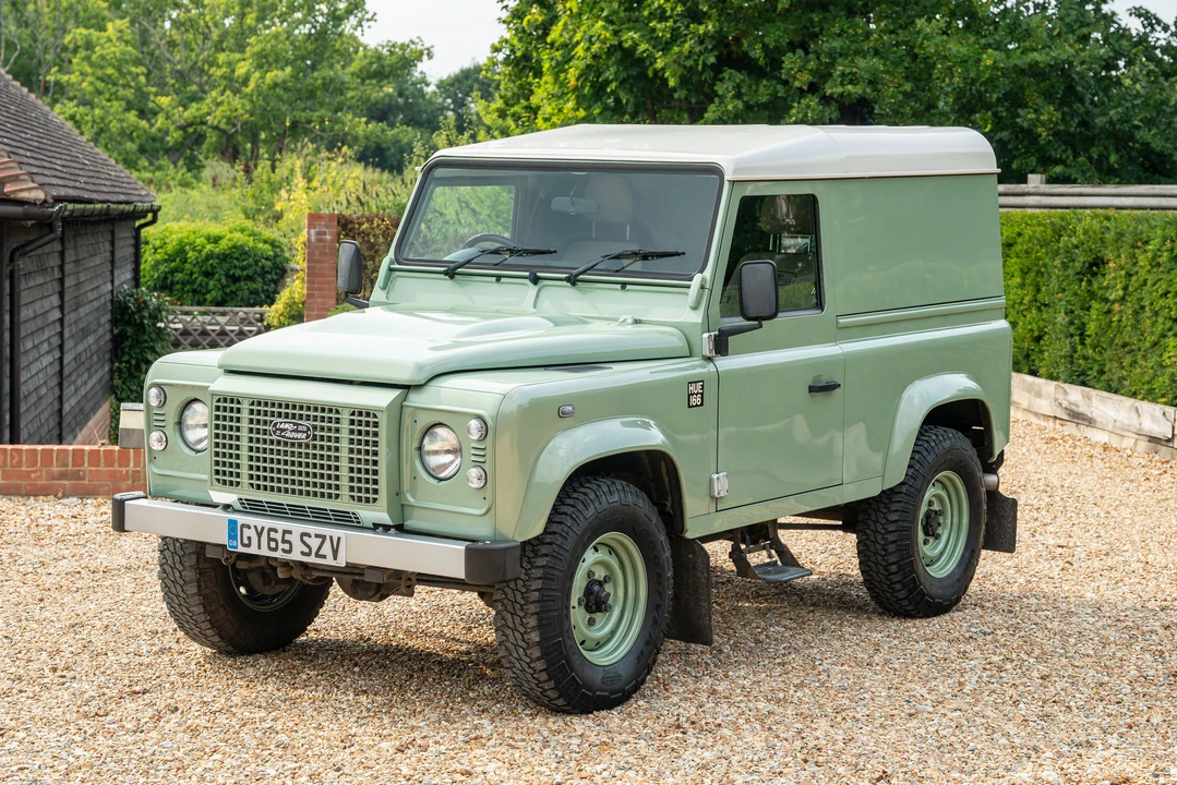 2015 Land Rover Defender 90 - Image 2 of 31