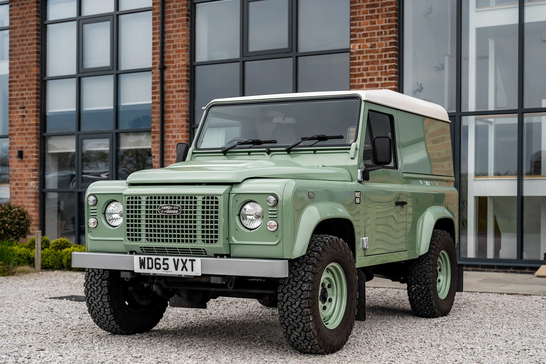 2015 Land Rover Defender 90 - Image 2 of 31
