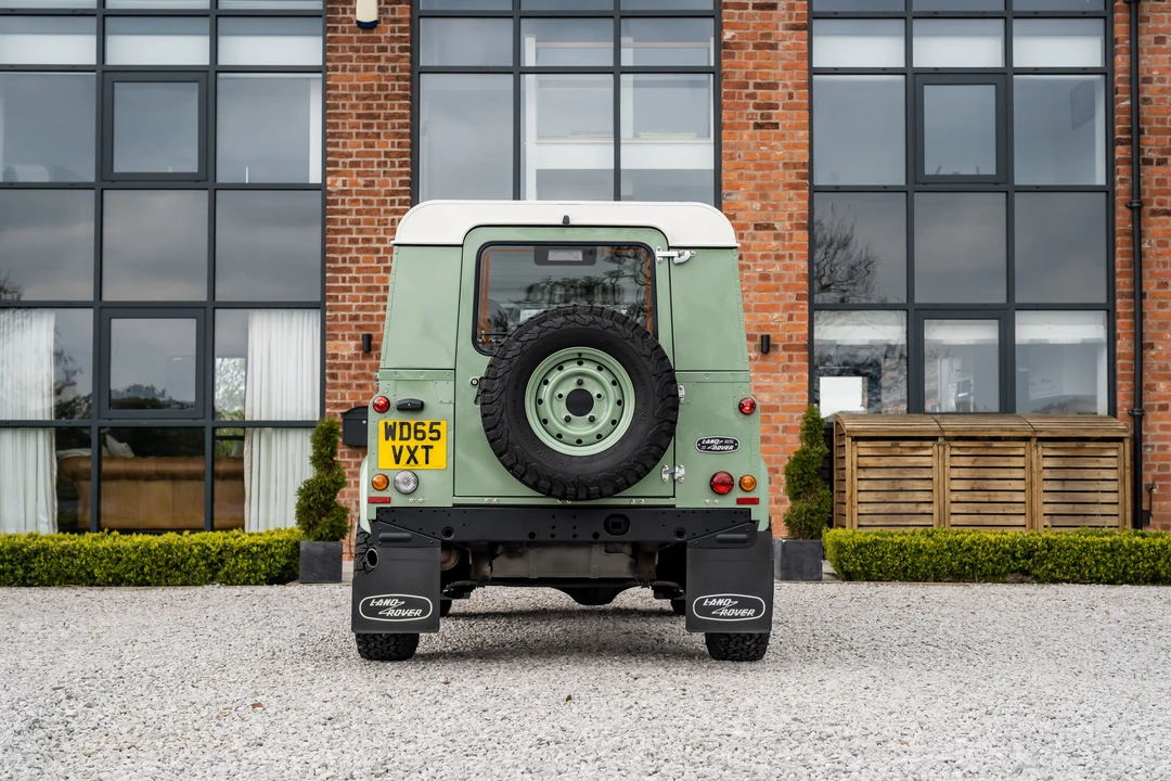 2015 Land Rover Defender 90 - Image 7 of 31