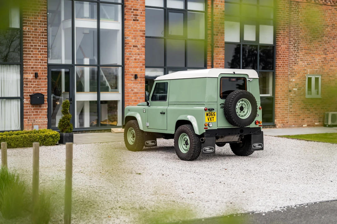 2015 Land Rover Defender 90 - Image 18 of 31