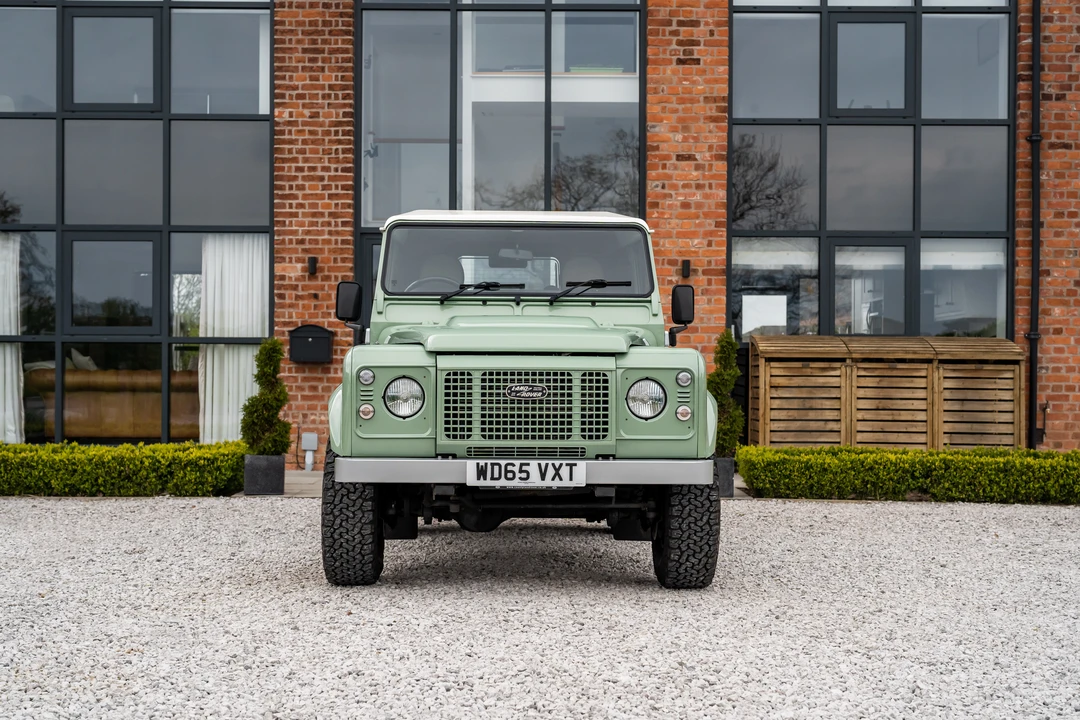 2015 Land Rover Defender 90 - Image 3 of 31