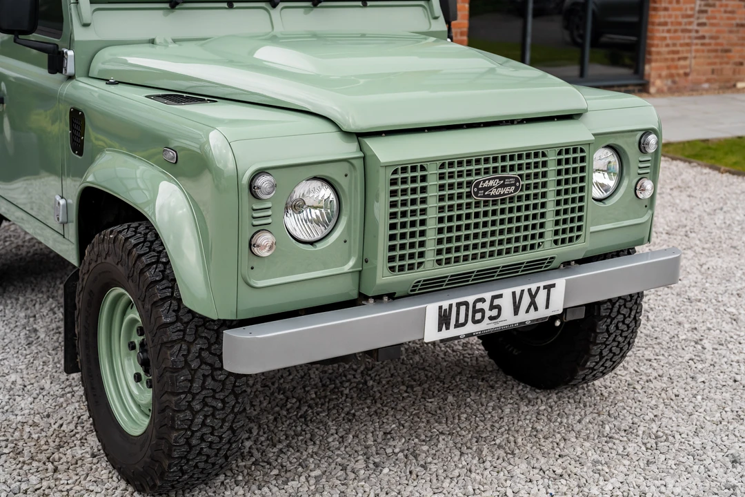 2015 Land Rover Defender 90 - Image 25 of 31