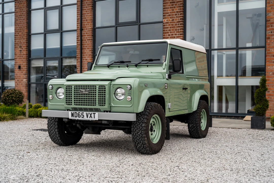 2015 Land Rover Defender 90 - Image 12 of 31