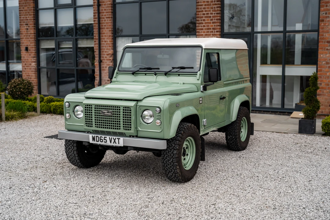 2015 Land Rover Defender 90 - Image 4 of 31