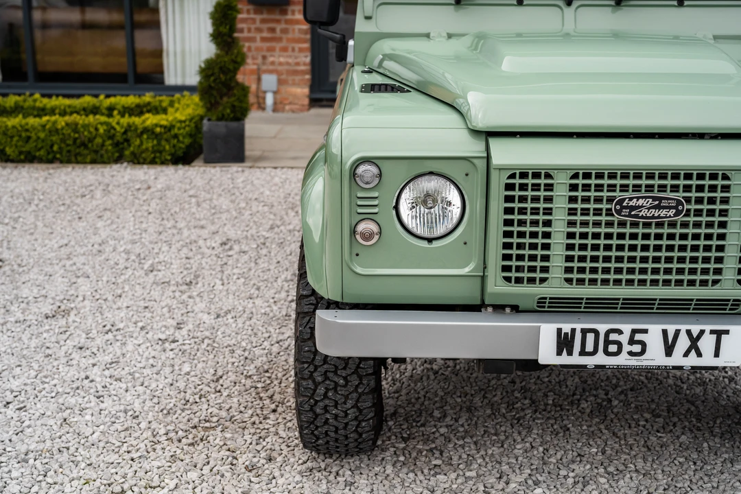 2015 Land Rover Defender 90 - Image 20 of 31