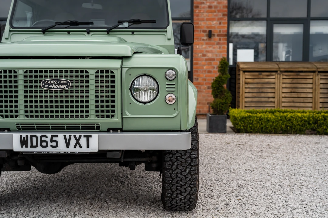 2015 Land Rover Defender 90 - Image 22 of 31