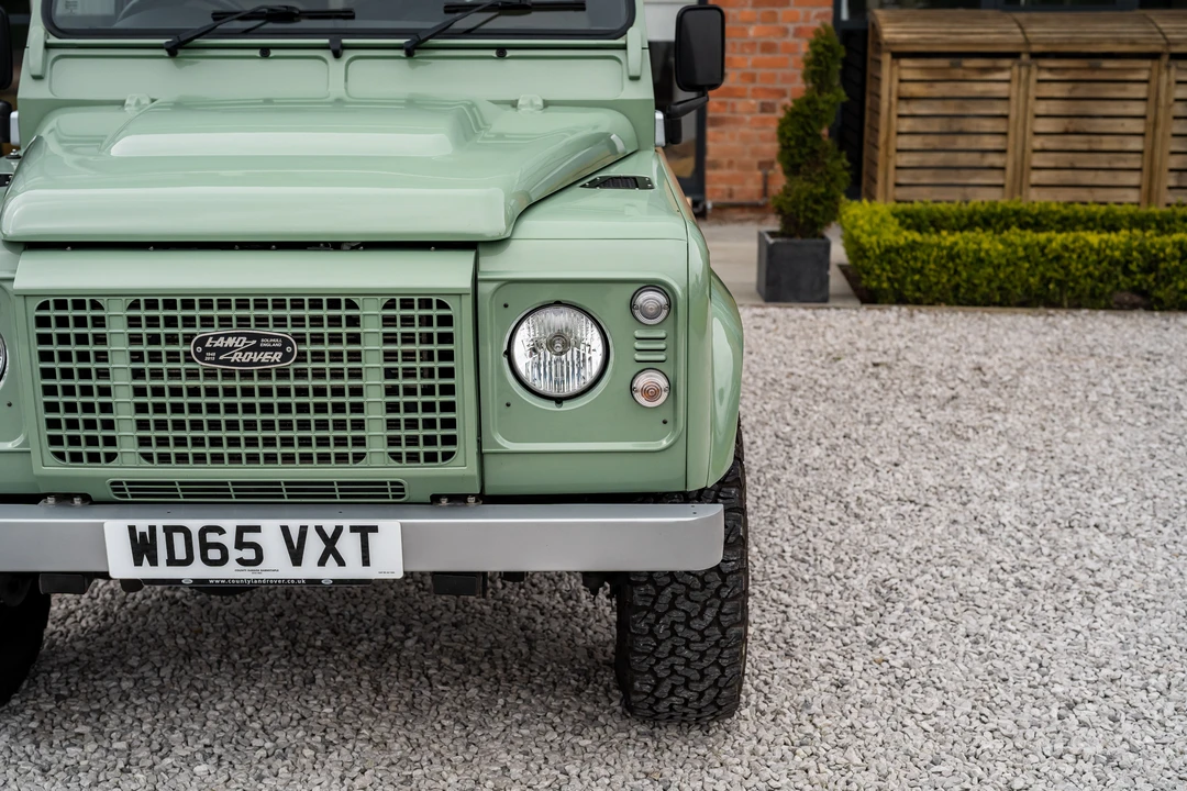 2015 Land Rover Defender 90 - Image 23 of 31