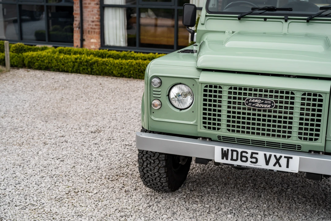 2015 Land Rover Defender 90 - Image 24 of 31