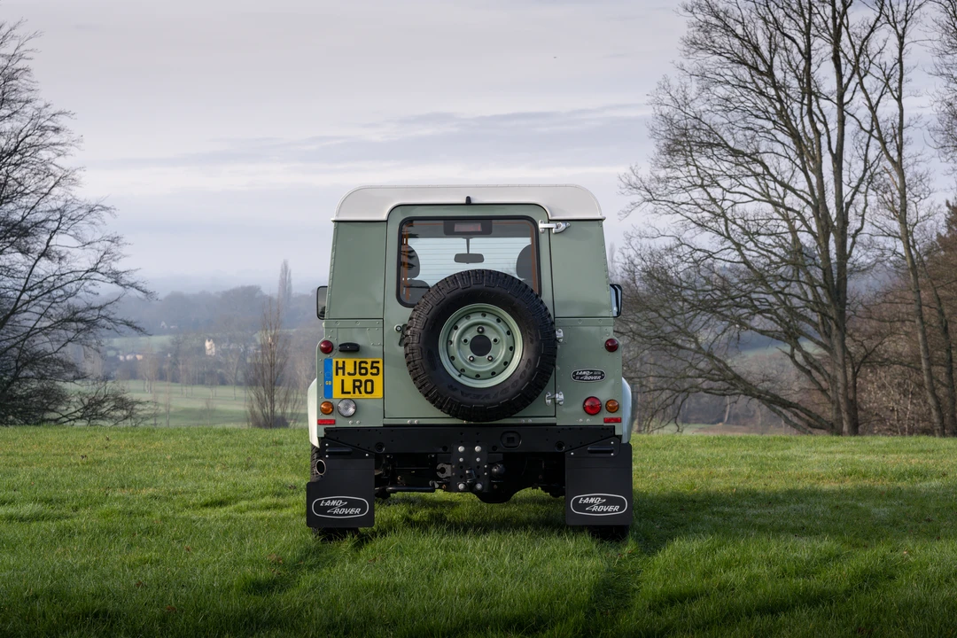 2015 Land Rover Defender 90 - Image 7 of 31