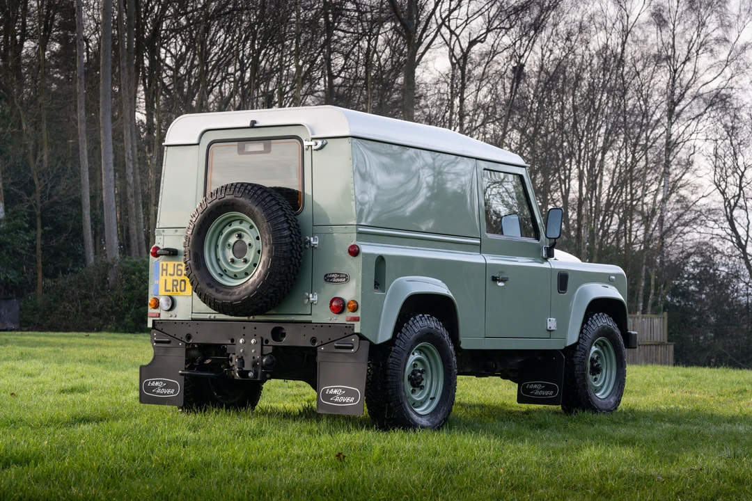 2015 Land Rover Defender 90 - Image 6 of 31