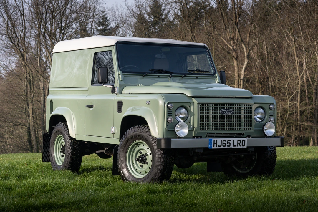 2015 Land Rover Defender 90 - Image 4 of 31