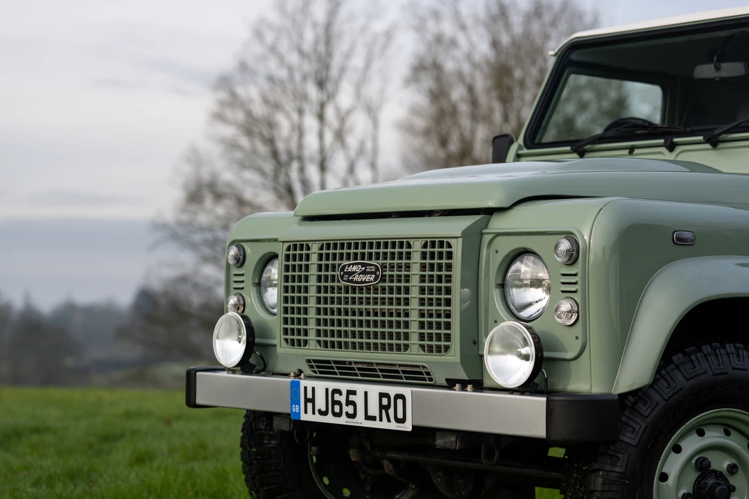 2015 Land Rover Defender 90 - Image 17 of 31