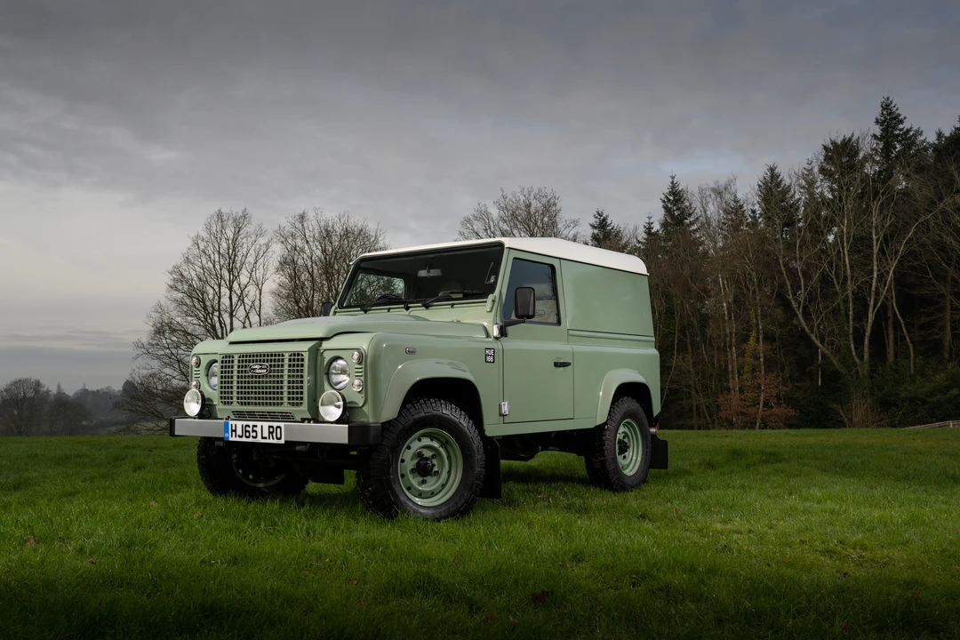 2015 Land Rover Defender 90 - Image 10 of 31