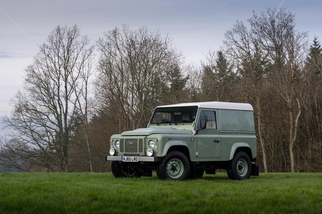 2015 Land Rover Defender 90 - Image 9 of 31