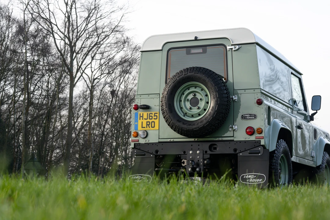 2015 Land Rover Defender 90 - Image 13 of 31