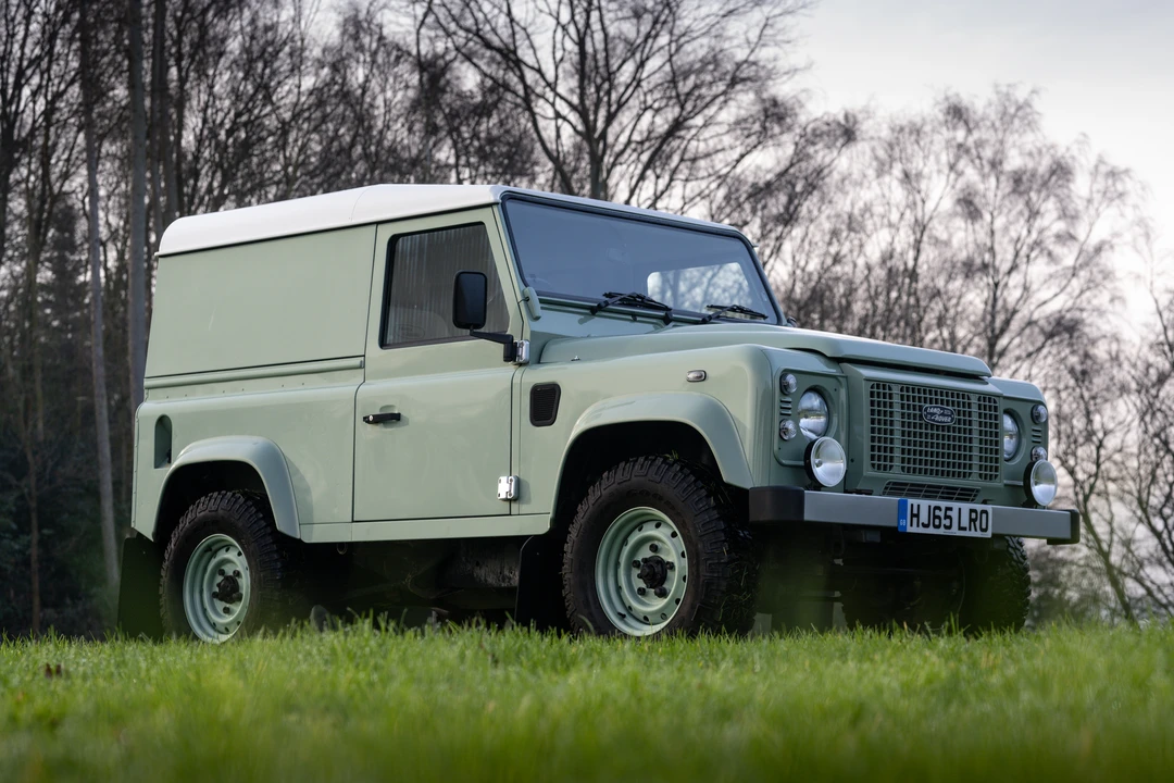 2015 Land Rover Defender 90 - Image 11 of 31