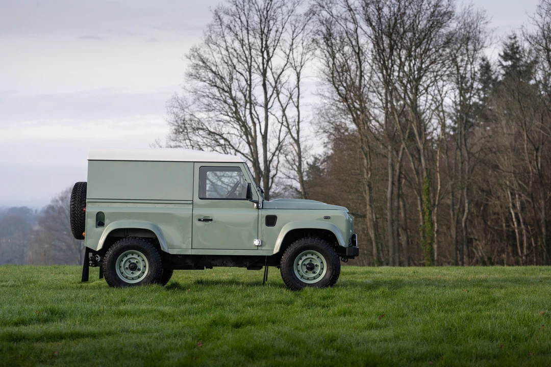 2015 Land Rover Defender 90 - Image 12 of 31