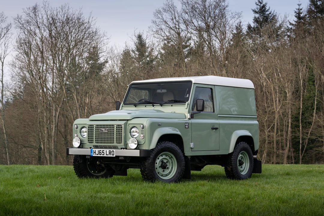 2015 Land Rover Defender 90 - Image 3 of 31