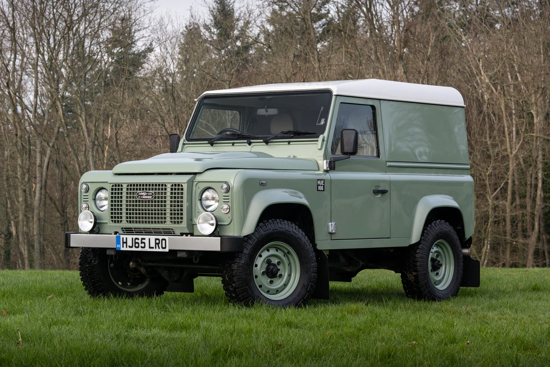 2015 Land Rover Defender 90 - Image 2 of 31