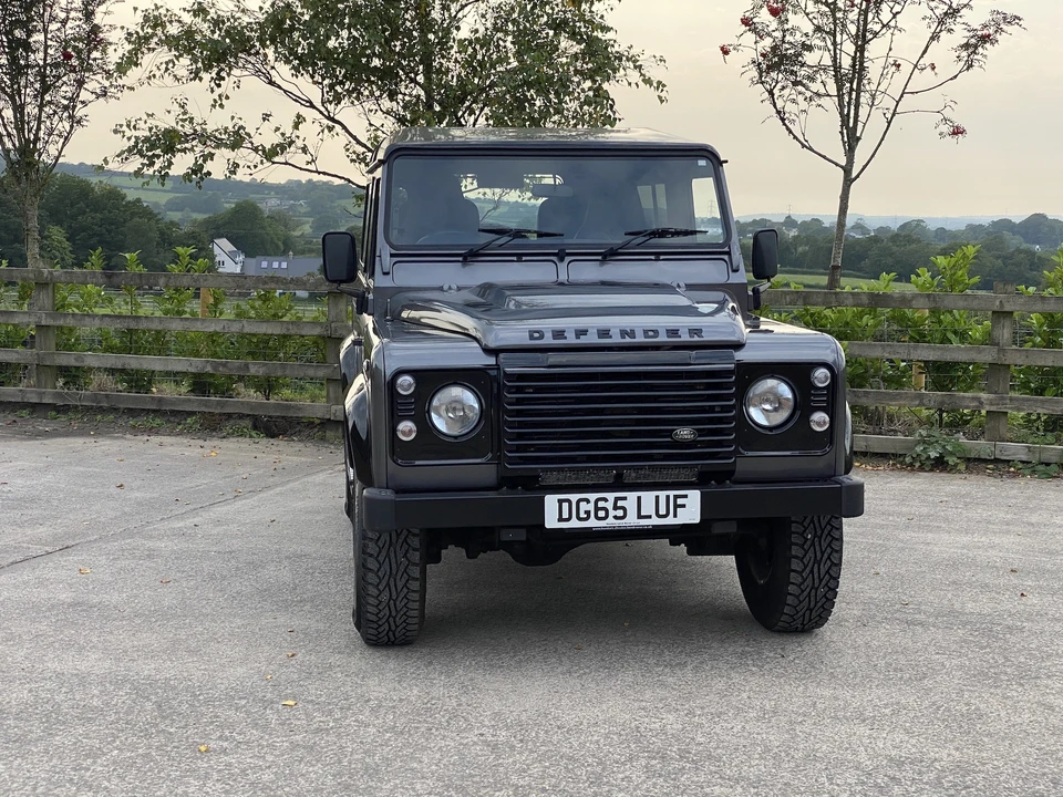 2015 Land Rover Defender 90 - Image 6 of 31