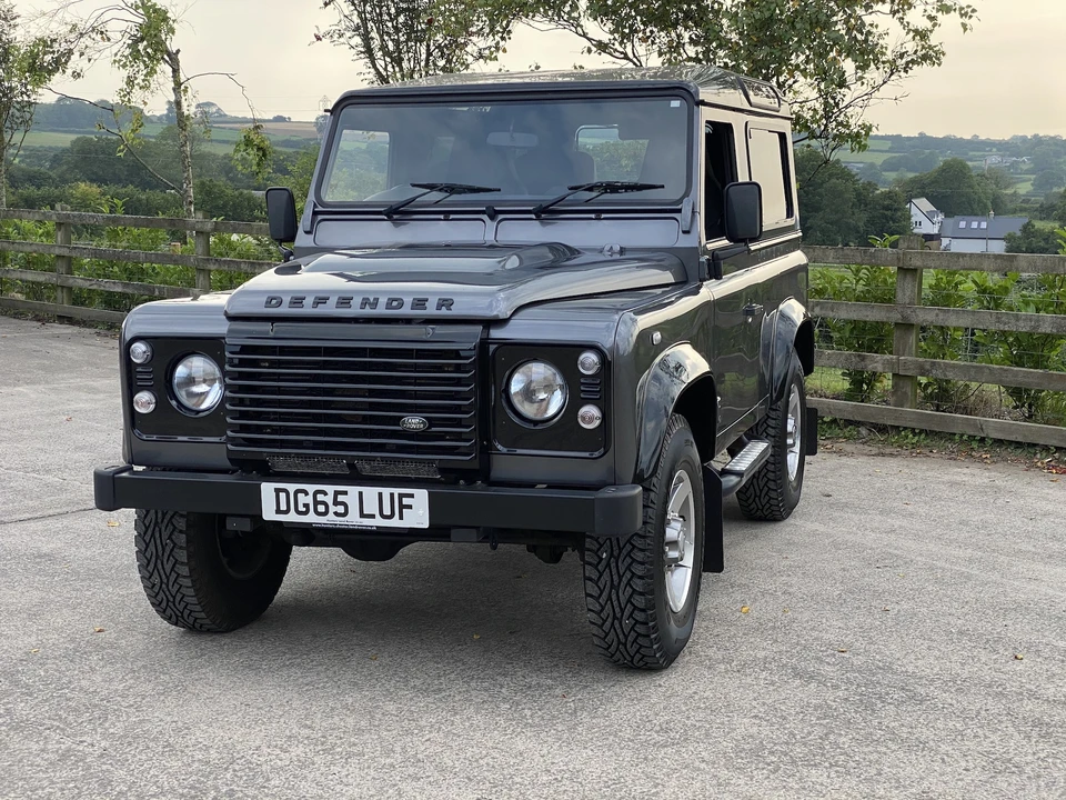 2015 Land Rover Defender 90 - Image 9 of 31