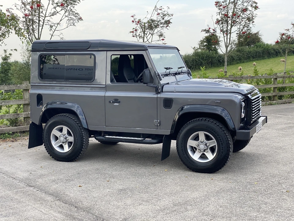 2015 Land Rover Defender 90 - Image 11 of 31