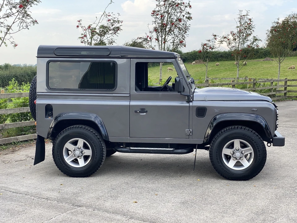 2015 Land Rover Defender 90 - Image 12 of 31