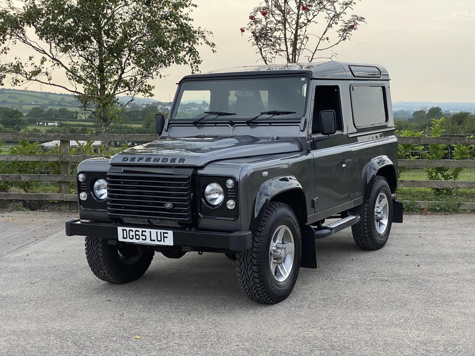 2015 Land Rover Defender 90 - Image 13 of 31