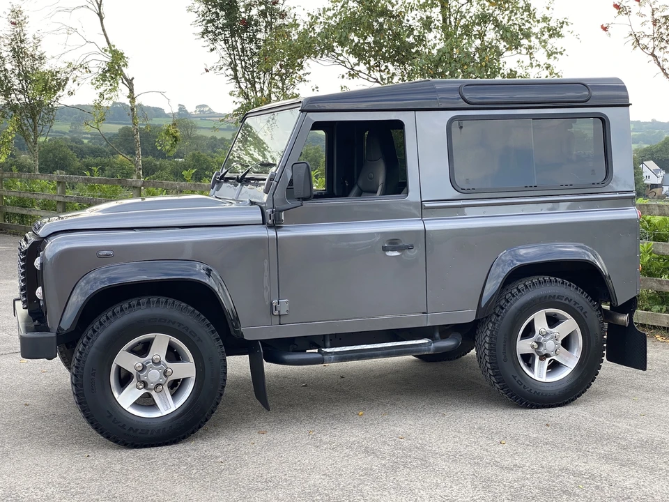 2015 Land Rover Defender 90 - Image 18 of 31