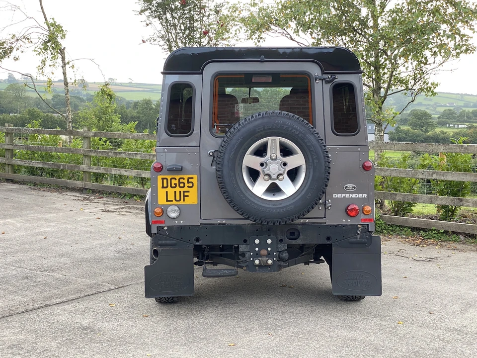 2015 Land Rover Defender 90 - Image 19 of 31