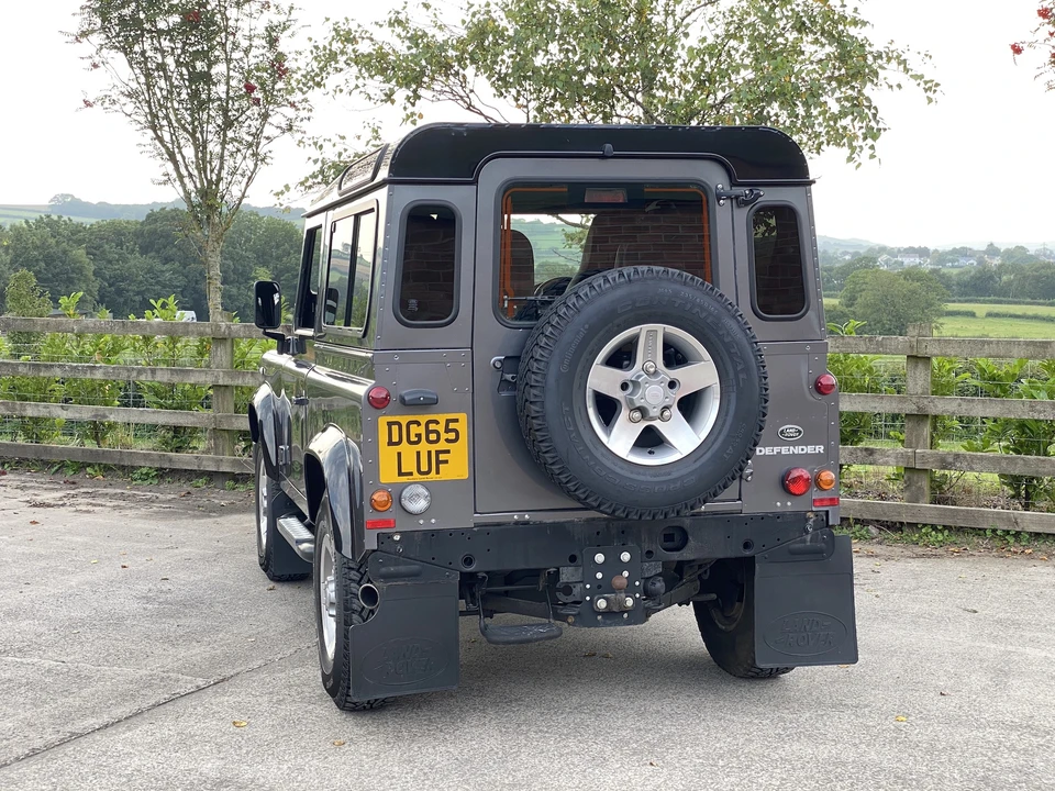 2015 Land Rover Defender 90 - Image 20 of 31