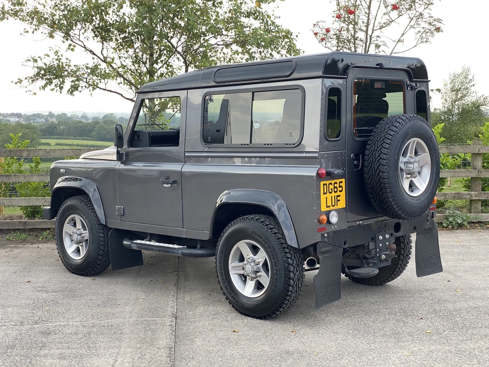 2015 Land Rover Defender 90 - Image 22 of 31