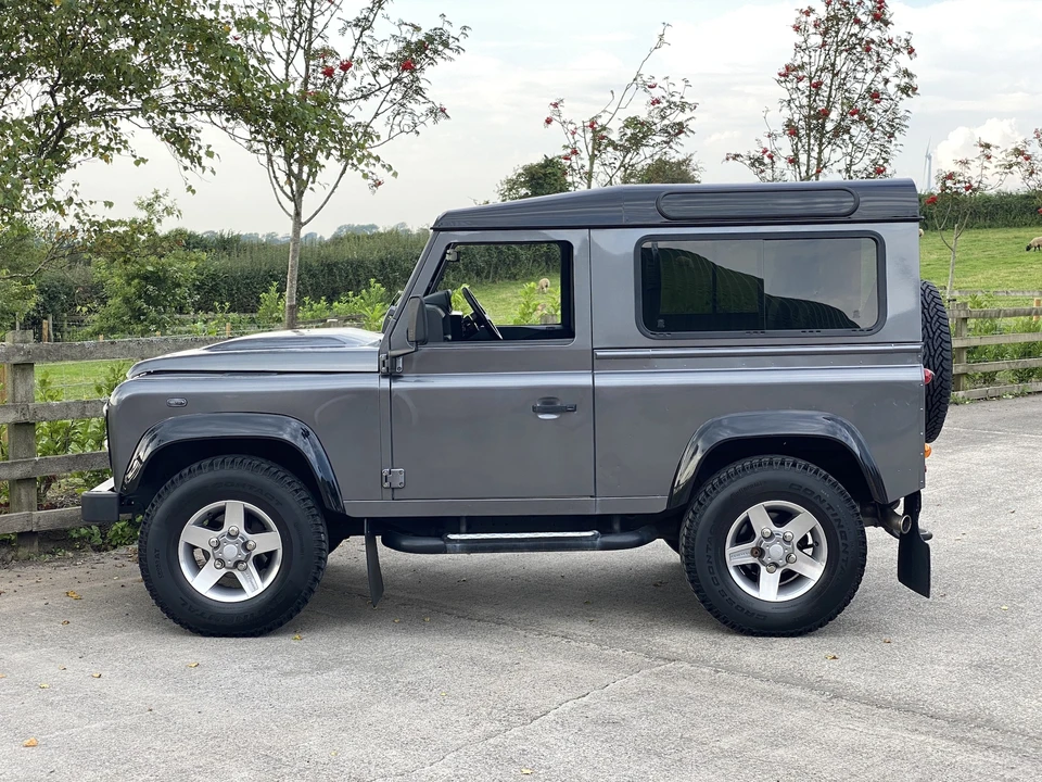 2015 Land Rover Defender 90 - Image 26 of 31