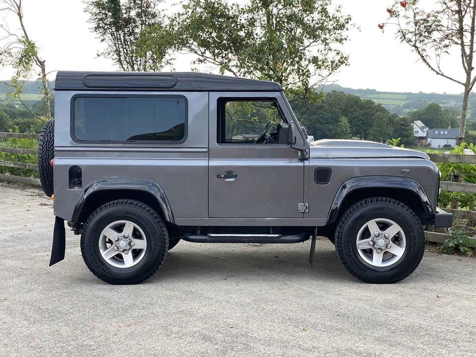 2015 Land Rover Defender 90 - Image 27 of 31