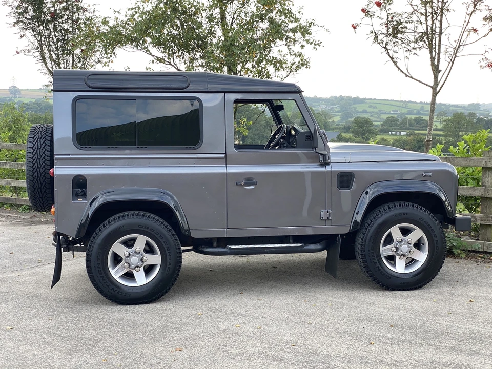 2015 Land Rover Defender 90 - Image 28 of 31
