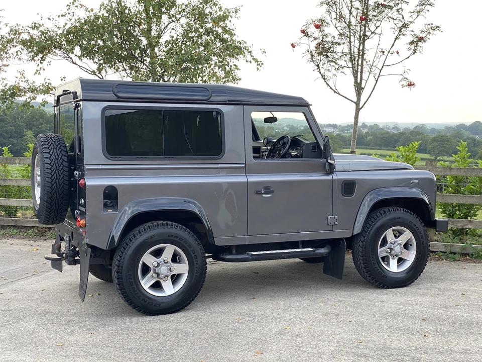 2015 Land Rover Defender 90 - Image 29 of 31
