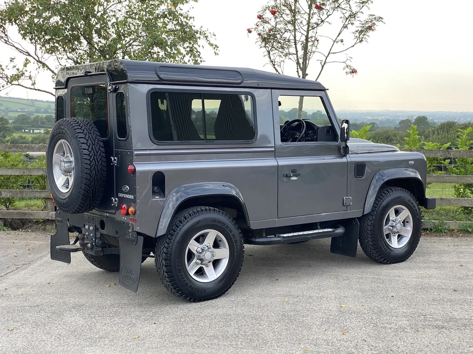 2015 Land Rover Defender 90 - Image 30 of 31
