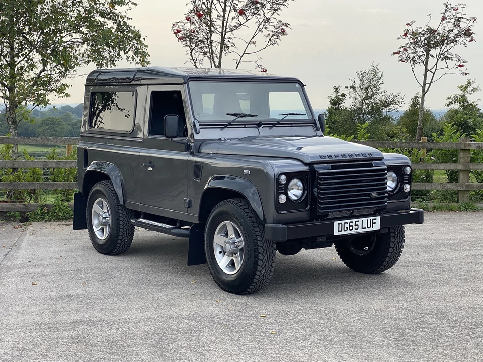 2015 Land Rover Defender 90 - Image 2 of 31